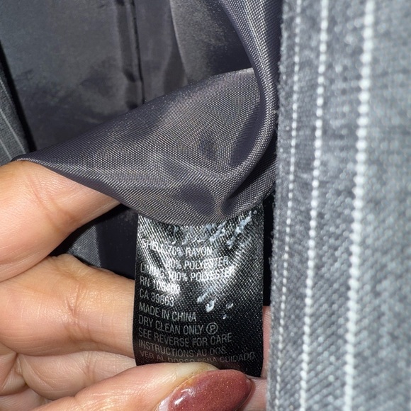 T Tahari Gray Pinstripe Women's Blazer - Picture 3 of 4